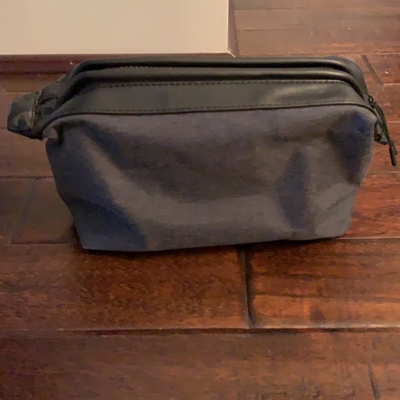 Timberland Men’s Dopp Kit Toiletries Bag EUC! - Picture 4 of 8